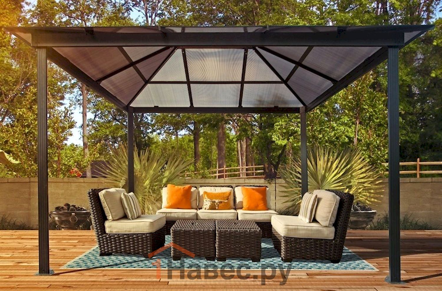 Навес из поликарбоната